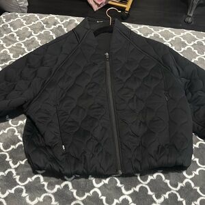 Lululemon quilted bomber jacket in black size 6